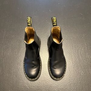 Dr. Martens 2976 WOMEN'S SMOOTH LEATHER CHELSEA BOOTS